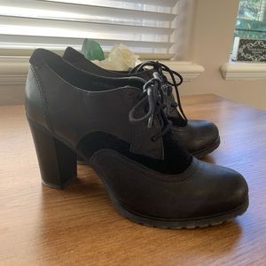 Geox Respira black leather lace up heels